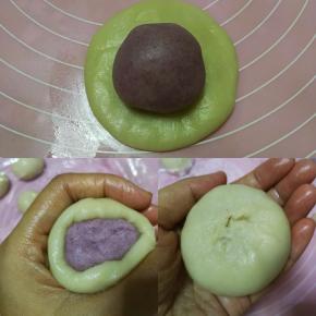 油皮包油酥，捏紧收口，收口朝下放置，盖保鲜膜静置5分钟