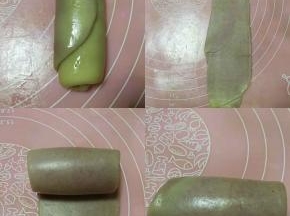 进行第二次擀卷，如图将面团收口朝上竖放，用擀面杖上下均匀擀成长条，再自上而下卷起，依次做完5个