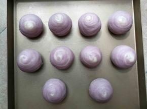 依次做好10个摆入烤盘