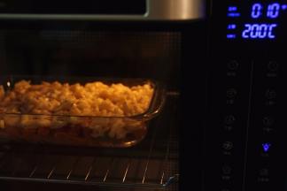 放入预热好的烤箱，烤箱上下火200度烤制10分钟