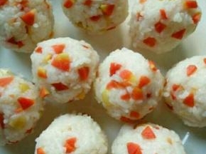 把以上材料混合均匀，搓成小团