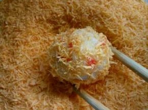 然后在面包糠里裹一圈