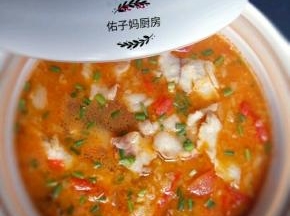 出锅前放入适量盐，撒葱花即可。
