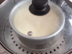 水烧开后，将模具放入，大火蒸20分钟左右