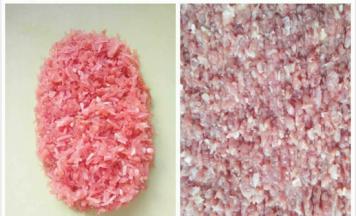   胡萝卜鸡肉剁成粒