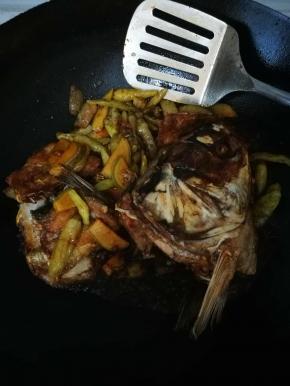 生抽，老抽，料酒，醋，依次放入
