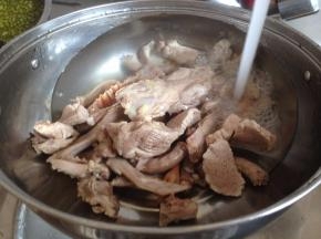 再用流动的清水冲一下