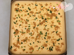 10、撒上适量葱花和肉松；