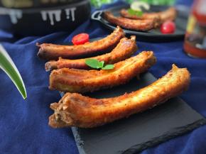 烤好后拿出装盘。