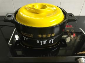 大火转小火烤45分钟左右。中途需翻面。