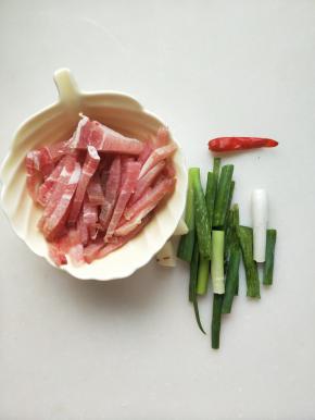 小葱，小米辣洗净