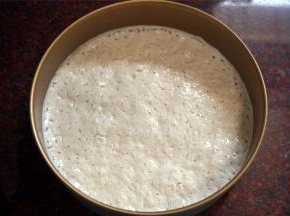 这是发酵好的米粉生糕。