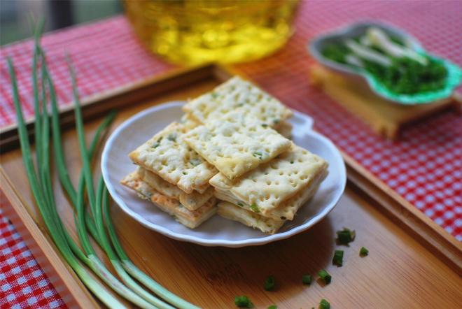 橄榄油香葱咸饼干