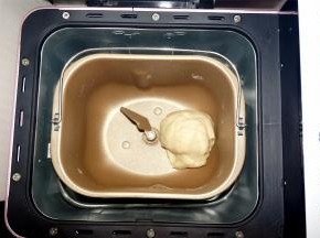 面团揉光滑后，启动发酵程序。