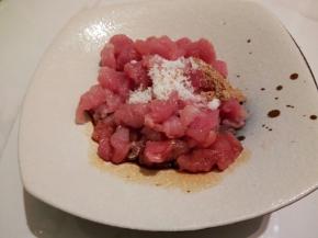 瘦肉切成丝，加生抽，料酒，盐，十三香少许，腌制一会