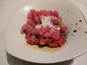 瘦肉切成丝，加生抽，料酒，盐，十三香少许，腌制一会