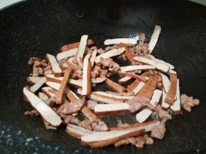再加豆干翻炒