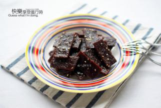 出炉后冷却，切成小片即可享用。