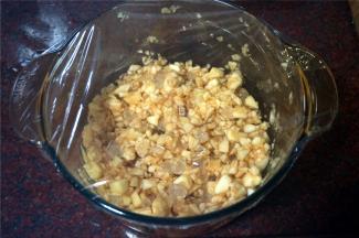 然后用保鲜膜封好，放入冰箱冷藏10~12小时，期间每3~4小时取出翻拌一下。