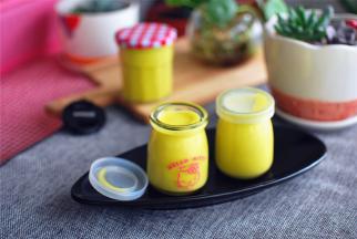 做好的沙拉酱，装入消毒过的玻璃瓶中，放冰箱冷藏室保存，请尽快用完哦。