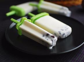 吃的时候，用流动的自来水冲洗模具表面，大概30秒即可脱模。