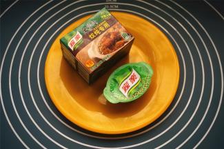 准备一盒家乐炆炖浓汤宝。