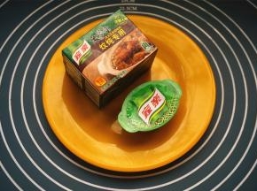 准备一盒家乐炆炖浓汤宝。