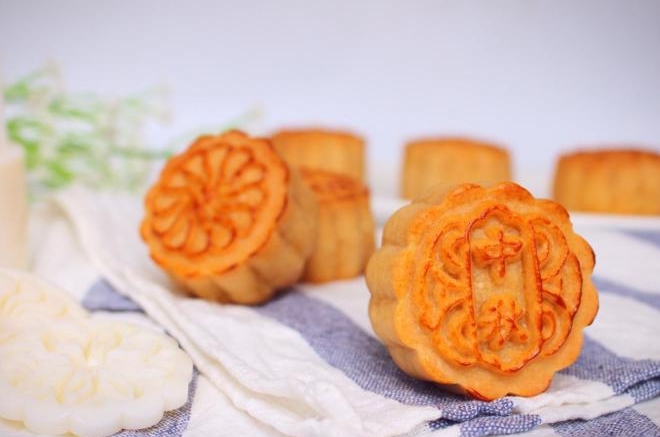 广式莲蓉蛋黄月饼