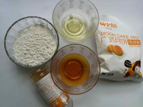 准备月饼饼皮材料并称量备用