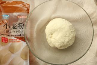 用手揉成光滑面团，很容易就三光状态。