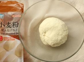 用手揉成光滑面团，很容易就三光状态。