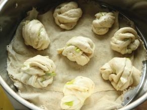 全部做好，放入蒸锅里。再醒发30分钟。