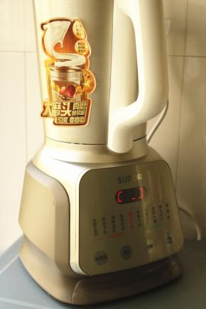 这款豆浆机还原古法石磨功能，声音不会那么大，却很细腻，真正的实现了免滤。