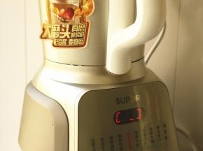 这款豆浆机还原古法石磨功能，声音不会那么大，却很细腻，真正的实现了免滤。