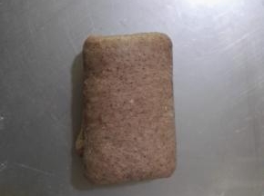 10、然后从上向下折三折，将其余的面团都依次做好。