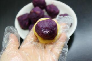 放入栗子紫薯馅；