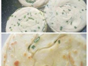 准备不粘锅或者煎锅，放少量油，饼放入锅中煎至两面金黄即可