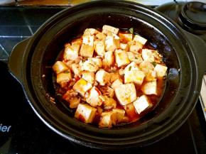 炖好的样子，加少许味精拌匀。