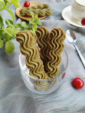 9、漂亮的抹茶曲奇做好啦。