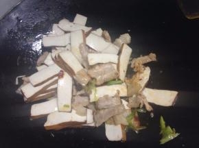然后加入切好的香干