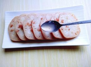 装盘，撒上一些汤汁。