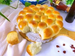 烤好的面包取出晾凉即可。