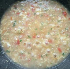 再次烧开之后撒上葱花，盐，出锅即可