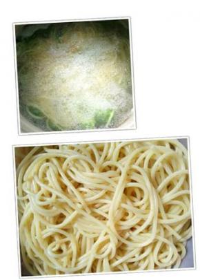 在煮意面的时候，顺便可以把西兰花也煮熟，然后把煮熟的面条捞起，放入橄榄油，搅拌一下