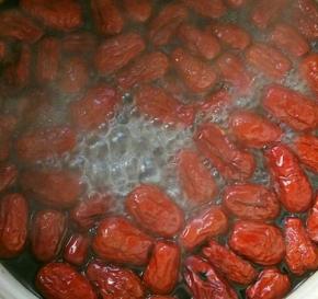  放入热水中，大火煮30分钟