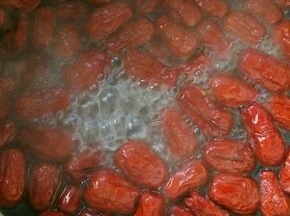  放入热水中，大火煮30分钟