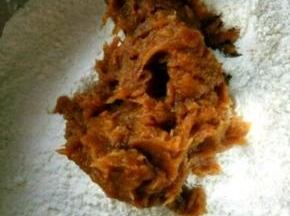 面粉中加入红枣泥