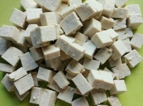 豆腐切小块