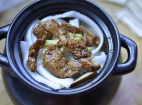 9、放入提前炒熟的肉