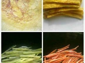然后锅里放油，鸡蛋液摊成鸡蛋饼，切成丝。莴笋，胡萝卜炒熟